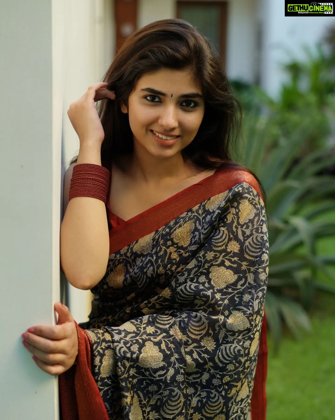 Pragya Nagra Instagram - HONEYBEE π PC @dxgphotographer @prajithdxg Saree @ange.in #tamil #kollywood #tamilmemes #tamilcinema #tamilnadu #tamilactress #chennai #tamilsong #tamilbgm #tamilstatus #tamilsongs #tamillyrics #tamilmovie #kerala #keralagram #mallu #malayalam #kochi #keralagodsowncountry #malayali #keralatourism #godsowncountry #mallugram #malappuram #kozhikode #mollywood #keralam #kannur #keralagallery #keralaattraction