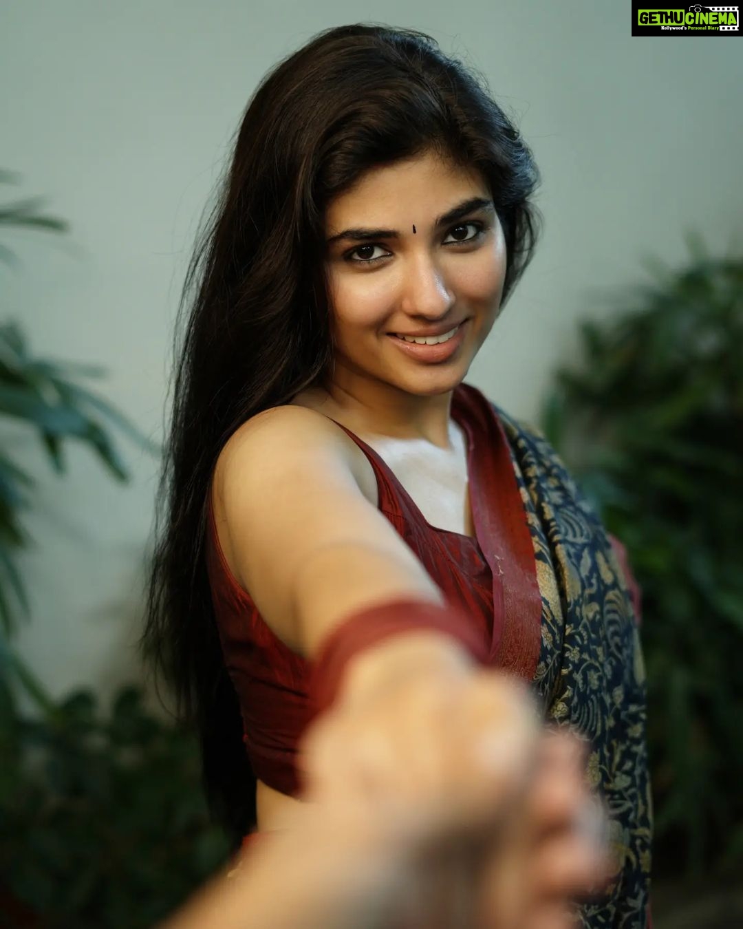 Pragya Nagra Instagram - HONEYBEE 🐝 PC @dxgphotographer @prajithdxg Saree @ange.in #tamil #kollywood #tamilmemes #tamilcinema #tamilnadu #tamilactress #chennai #tamilsong #tamilbgm #tamilstatus #tamilsongs #tamillyrics #tamilmovie #kerala #keralagram #mallu #malayalam #kochi #keralagodsowncountry #malayali #keralatourism #godsowncountry #mallugram #malappuram #kozhikode #mollywood #keralam #kannur #keralagallery #keralaattraction