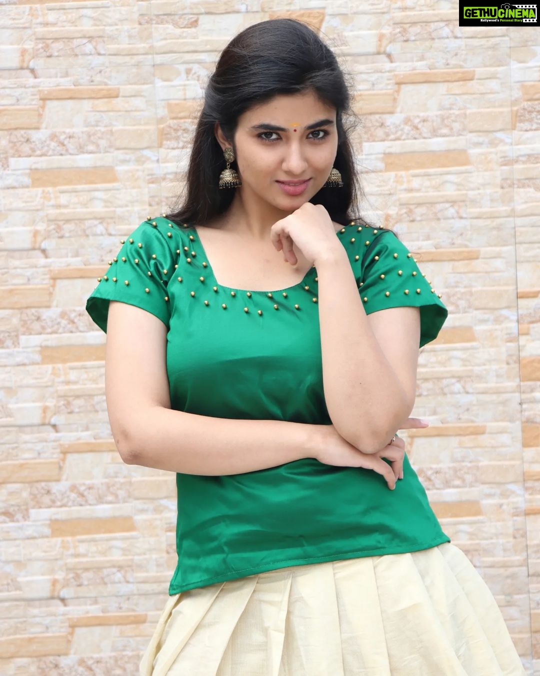 Pragya Nagra Instagram - Nyan oru Malayali poleyano!? PC @stillsanbhu 📸 Pattu Pavadu @kerala_bygone_fashion 🥰 #mallugirl #kerala #mallu #mallugram #malluactress #mollywood #anusithara #malayali #keralagallery #malayalamactress #keralagram #malayalam #malluhot #malluwood #love #keralaactress #tamilactress #kochi #nikhilavimal #mohanlal #keraladiaries #mollywoodactress #malluaunty #keralam #keralagodsowncountry #saniyaiyappan #keralagirls #mammootty #rajishavijayan #kozhikode