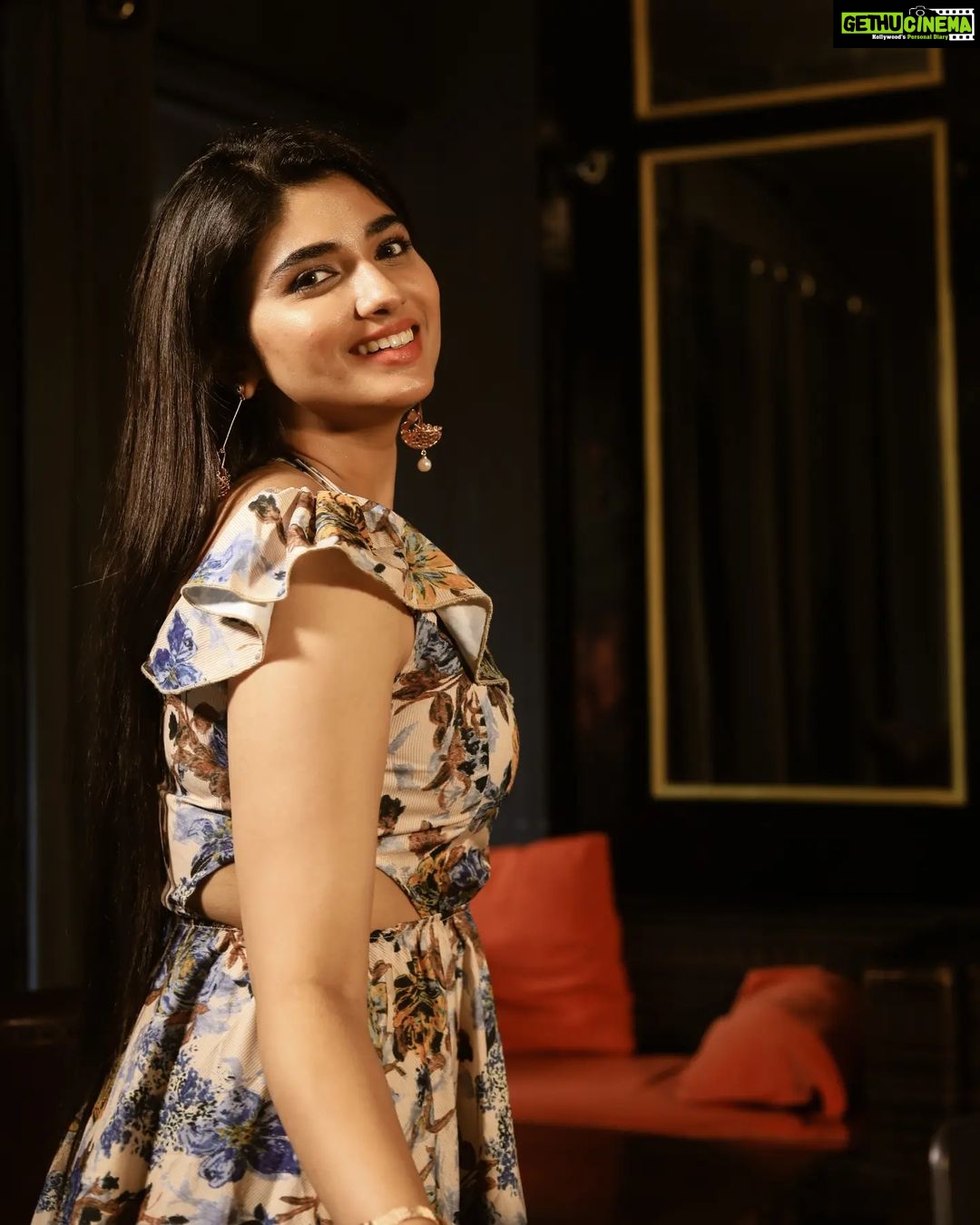 Pragya Nagra Instagram - Merry Christmas 🎅🏻🎄 PC @kavi_piriyan_naga Make up & Hair @imaikkaa_by_nivi @the_hues_venue Earrings @fineshinejewels For @behindwoodsofficial