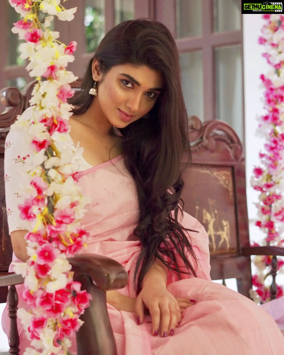 Pragya Nagra Instagram - Saree vibes, desi vibes🌸 Saree @sreelakshanyaa Blouse @yaradesigners VC @alexandervedachalam Make up & Hair @mahiii._.artistry__ Location @thesecretgardenshootingspot #tollywoodactress #tollywood #teluguactress #bollywood #kollywood #rashmikamandanna #kollywoodactress #actress #tamilactress #bollywoodactress #kajalagarwal #rakulpreetsingh #telugu #prabhas #tollywoodactor #alluarjun #samantha #telugucinema #love #anushkashetty #telugumemes #poojahegde #vijaydevarakonda #tamil #samantharuthprabhu #keerthysuresh #tollywoodmovie #nayanthara #anupamaparameswaran #telugusongs The Secret Garden - Shooting Spot