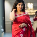 Pragya Nagra Instagram - So finally have a friend to share clothes with @que.sera.saraa ...thanks for the saree🥰❤️ Blouse @fiorebymalar_ 🌺 Saree @nativeweaverindia 🌸 PC @_.vekay._ 📷 #tollywoodactress #tollywood #teluguactress #bollywood #kollywood #rashmikamandanna #kollywoodactress #actress #tamilactress #bollywoodactress #kajalagarwal #rakulpreetsingh #telugu #prabhas #tollywoodactor #alluarjun #samantha #telugucinema #love #anushkashetty #telugumemes #poojahegde #vijaydevarakonda #tamil #samantharuthprabhu #keerthysuresh #tollywoodmovie #nayanthara #anupamaparameswaran #telugusongs
