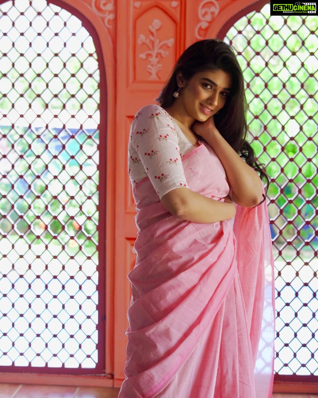 Pragya Nagra Instagram - Saree vibes, desi vibes🌸 Saree @sreelakshanyaa Blouse @yaradesigners VC @alexandervedachalam Make up & Hair @mahiii._.artistry__ Location @thesecretgardenshootingspot #tollywoodactress #tollywood #teluguactress #bollywood #kollywood #rashmikamandanna #kollywoodactress #actress #tamilactress #bollywoodactress #kajalagarwal #rakulpreetsingh #telugu #prabhas #tollywoodactor #alluarjun #samantha #telugucinema #love #anushkashetty #telugumemes #poojahegde #vijaydevarakonda #tamil #samantharuthprabhu #keerthysuresh #tollywoodmovie #nayanthara #anupamaparameswaran #telugusongs The Secret Garden - Shooting Spot
