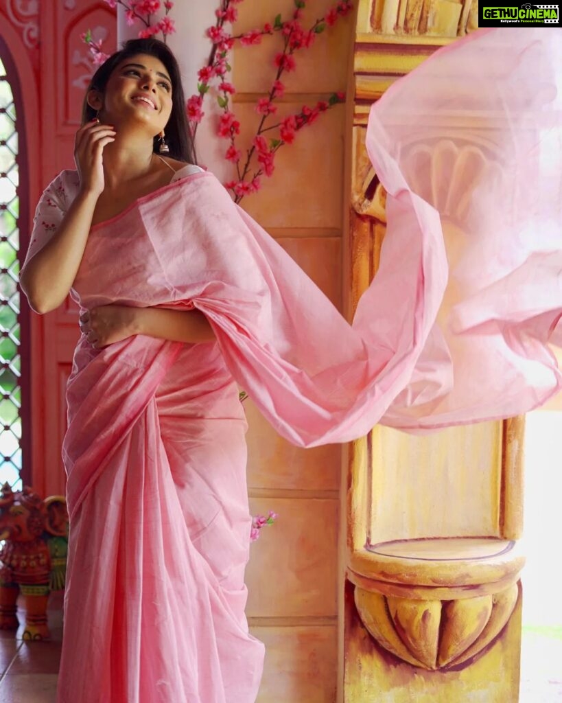 Pragya Nagra Instagram - Saree vibes, desi vibes🌸 Saree @sreelakshanyaa Blouse @yaradesigners VC @alexandervedachalam Make up & Hair @mahiii._.artistry__ Location @thesecretgardenshootingspot #tollywoodactress #tollywood #teluguactress #bollywood #kollywood #rashmikamandanna #kollywoodactress #actress #tamilactress #bollywoodactress #kajalagarwal #rakulpreetsingh #telugu #prabhas #tollywoodactor #alluarjun #samantha #telugucinema #love #anushkashetty #telugumemes #poojahegde #vijaydevarakonda #tamil #samantharuthprabhu #keerthysuresh #tollywoodmovie #nayanthara #anupamaparameswaran #telugusongs The Secret Garden - Shooting Spot