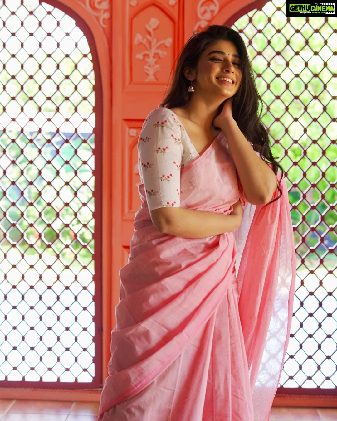 Pragya Nagra Instagram - Saree vibes, desi vibes🌸 Saree @sreelakshanyaa Blouse @yaradesigners VC @alexandervedachalam Make up & Hair @mahiii._.artistry__ Location @thesecretgardenshootingspot #tollywoodactress #tollywood #teluguactress #bollywood #kollywood #rashmikamandanna #kollywoodactress #actress #tamilactress #bollywoodactress #kajalagarwal #rakulpreetsingh #telugu #prabhas #tollywoodactor #alluarjun #samantha #telugucinema #love #anushkashetty #telugumemes #poojahegde #vijaydevarakonda #tamil #samantharuthprabhu #keerthysuresh #tollywoodmovie #nayanthara #anupamaparameswaran #telugusongs The Secret Garden - Shooting Spot