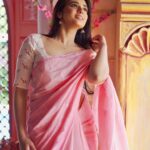 Pragya Nagra Instagram - Saree vibes, desi vibes🌸 Saree @sreelakshanyaa Blouse @yaradesigners VC @alexandervedachalam Make up & Hair @mahiii._.artistry__ Location @thesecretgardenshootingspot #tollywoodactress #tollywood #teluguactress #bollywood #kollywood #rashmikamandanna #kollywoodactress #actress #tamilactress #bollywoodactress #kajalagarwal #rakulpreetsingh #telugu #prabhas #tollywoodactor #alluarjun #samantha #telugucinema #love #anushkashetty #telugumemes #poojahegde #vijaydevarakonda #tamil #samantharuthprabhu #keerthysuresh #tollywoodmovie #nayanthara #anupamaparameswaran #telugusongs The Secret Garden - Shooting Spot