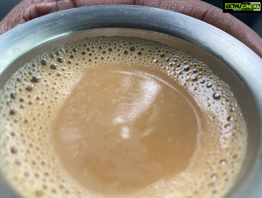 Prakash Raj Instagram - #Bengaluru .. dosa..vada..filter coffee bliss ಬೆಂಗಳೂರು. ಮಸಾಲೆ ದೊಸೆ .. ಉದ್ದಿನ ವಡೆ.. ಕಾಫಿ .. ಆಹಾ..ಓಹೊ 😘😘😘😘#justasking more