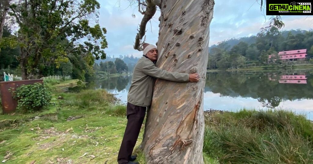 Prakash Raj Instagram - Early morning .. by the lake .. Kodai.. bliss .have a great day everyone 😊😊
