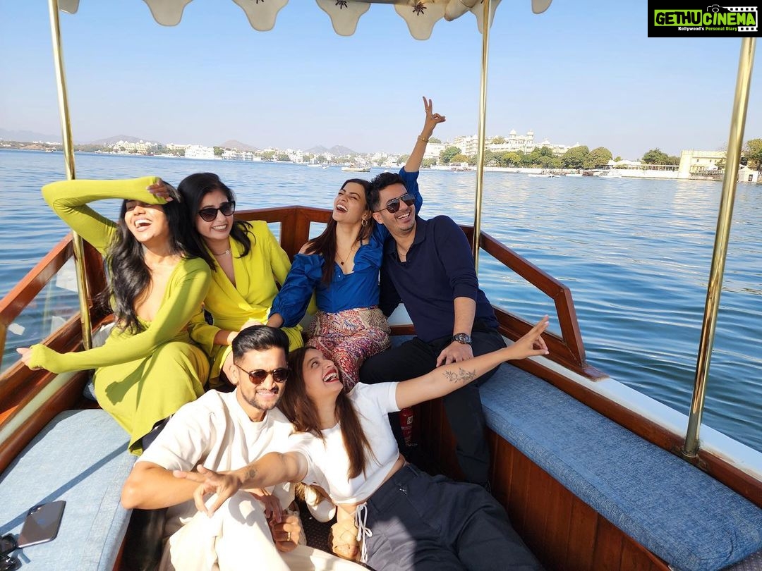 Prakruti Mishra Instagram - 5 rupayee ki Pepsi Mere saare dost sexy 😝 Taj Fateh Prakash Palace, Udaipur
