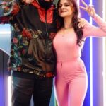 Prakruti Mishra Instagram - Directing badshah was the best part of the year 😃 Heading towards 2023 with full power energy 🚀 What a vibe you are @badboyshah 😎 Akha mumbai jaaraha hai show dekhne aaj 🔥 Bombay main ho toh app log bhi jao 🎶 Here’s a cute BTS from the “pagal tour” promotional shoot 🤓📸 . Thank you @m_o_u_s_u_m_i for capturing the best moments 😘 . . . #reels #prakrutimishra #badshah #reelkarofeelkaro #reelingintheyears #reelsviral #bts #reelstrending