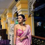 Prakruti Mishra Instagram – Na Jawaab de na sawaal Kar …
Mujhe chor de mere haal par …
Tujhe kya milega Tu hi bata…
Mujhe uljhano main dal Kar …🥀
.
.
.
Saree by @soulbyindian 
Shot by @iamnikhillllllll