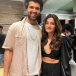Prakruti Mishra Instagram – This isn’t a post, it’s a manifestation window.
Mine worked yours will too !
Own your affirmations 🤍🖤

With the one and only @thedeverakonda 💫
.
.
.
📸 @ohmygosh_joe
At liger promotions ✨
#vijaydevarakonda #prakrutimishra #liger Sun-n-Sand Hotel