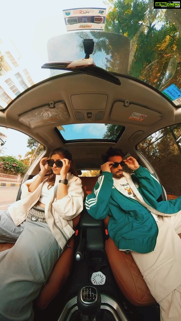 Prakruti Mishra Instagram - Life is better with cool friends 🫰🌝🚀 . . . . . #reelsvideo #trendingreels #instagram #weekdayvibes #reelsexplore #reelitfeelit #coolkids #instareels
