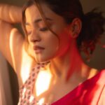 Prakruti Mishra Instagram – Nagmein hi nagmein hai jaagti soti fizaon mein
Husn hai sari adaon mein
Ishq hai jaise hawaon mein….🥀
.
.
.
@arrahman supremacy 👑
.
.
Mix and mastered by @nakulchugh29 
.
.
Headphones please ♥️
📸 @anmoltawde 
#reelsinstagram #prakrutimishra #explorepage #indiansingers #reelsviral #arrahman #musician