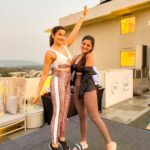 Prakruti Mishra Instagram - Finalllyyyy I got to meet and stretch with my inspiration the gorgeous @yasminkarachiwala 👑 She taught me the art of breathing in the most beautiful way🧘‍♀️ . Day 2 at the @pilatesfestivalindia and I can now touch the feet without bending my knees 🤓 . . . . #PFIXMETA @metaindia