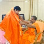 Pranitha Subhash Instagram - Took the blessings of Sri Vishwaprananna Theertha Swamiji of Pejawara Matha at Vidyapeetha.