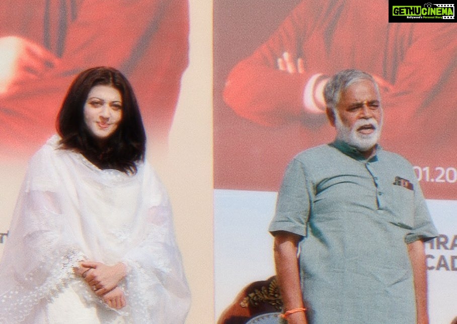 Pranitha Subhash Instagram - Vivekananda Jayanthi program in the presence of Hon. CM of Karnataka Sri Basavaraj Bommai avaru, Education minister Nagesh avaru, Swami Vivekananda Saraswati and Hariprakash Konemane avaru PS no clue why my hair looks like Snape 🙈 Vidhana Soudha, Bangaluru