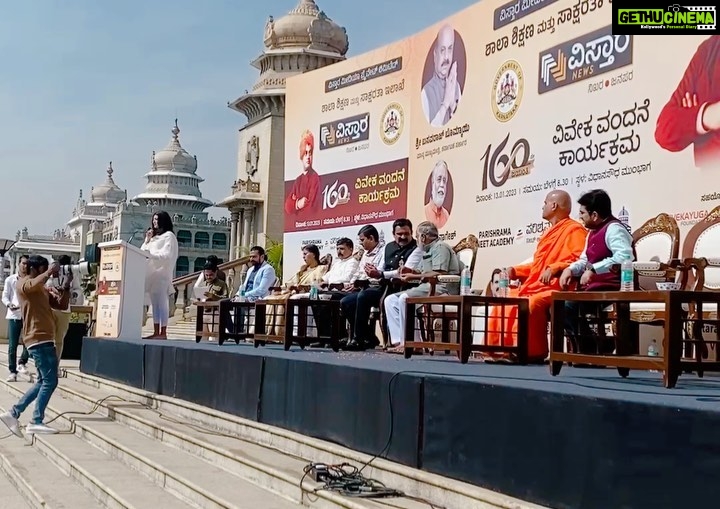 Pranitha Subhash Instagram - Vivekananda Jayanthi program in the presence of Hon. CM of Karnataka Sri Basavaraj Bommai avaru, Education minister Nagesh avaru, Swami Vivekananda Saraswati and Hariprakash Konemane avaru PS no clue why my hair looks like Snape 🙈 Vidhana Soudha, Bangaluru