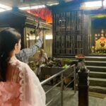 Pranitha Subhash Instagram - Took the blessings of Sri Vishwaprananna Theertha Swamiji of Pejawara Matha at Vidyapeetha.