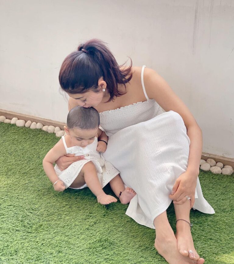 Pranitha Subhash Instagram - Twinning with this tiny human we made ❤️🙈 #monthlybirthday