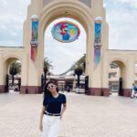 Pranitha Subhash Instagram - Random photo dump USJ. Pic 3/4/5 from the Harry Potter world . Transported to an all new world and especially the ride . It’s a roller coaster with stimulation. And it was as if I lived in their world.. easily the best part of my trip! If ur planning a trip, don’t forget the express passes to jump queues or you’ll need 3 days to cover the place Universal Studios Japan