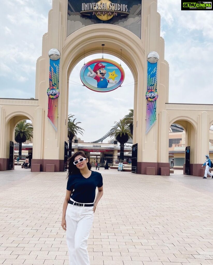 Pranitha Subhash Instagram - Random photo dump USJ. Pic 3/4/5 from the Harry Potter world . Transported to an all new world and especially the ride . It’s a roller coaster with stimulation. And it was as if I lived in their world.. easily the best part of my trip! If ur planning a trip, don’t forget the express passes to jump queues or you’ll need 3 days to cover the place Universal Studios Japan