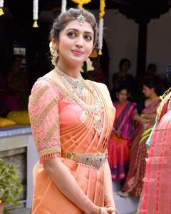Pranitha Subhash Instagram - More from the mahurtham day ❤️

..
..
..

@kalyanjewellers_official 
@angadioninsta