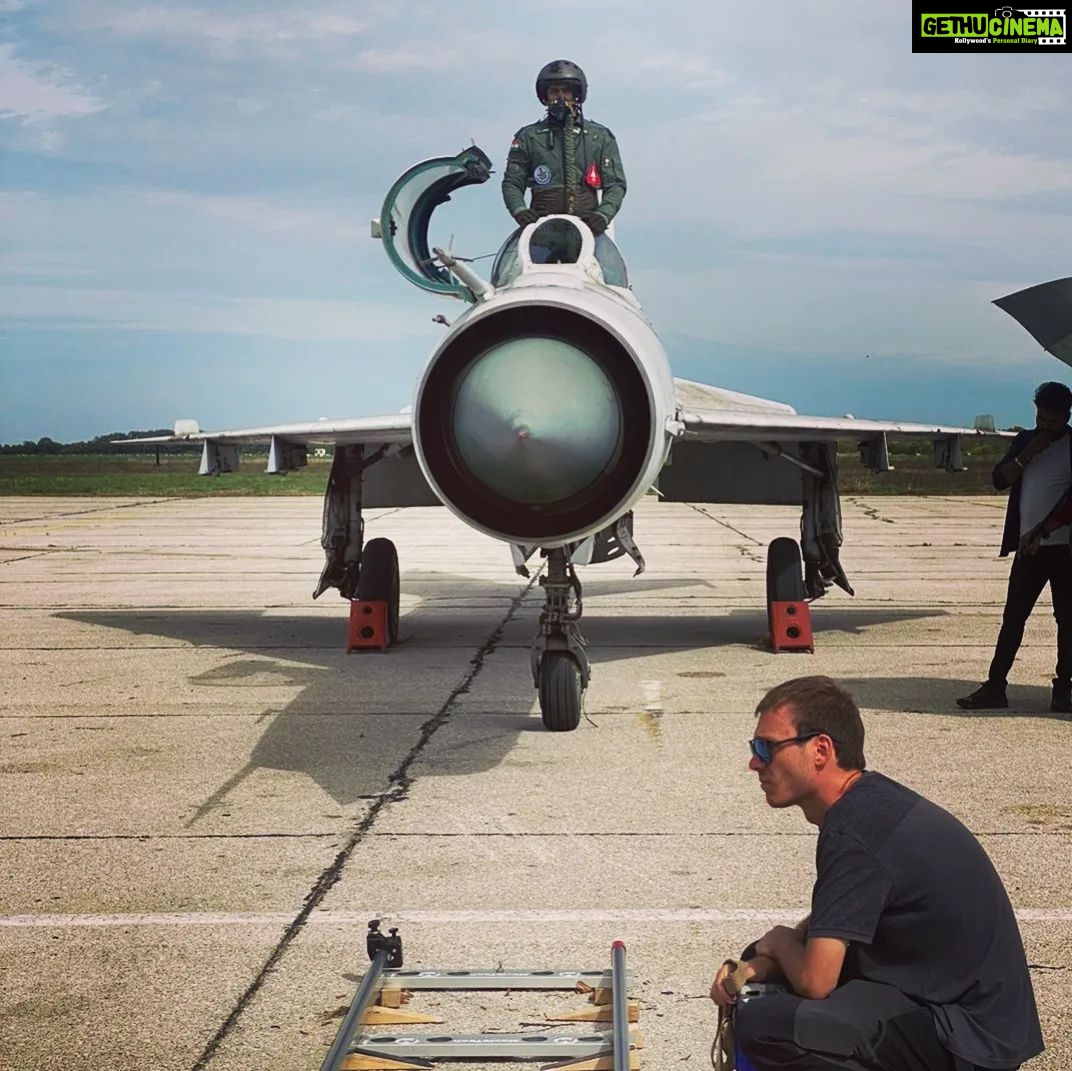 Prasanna Instagram - I salute the air force personnel and their families on the 90th Air Force Day. May their spirit in protecting our skies and courage inspire the generations to come and spread patriotism ๐ฎ๐ณ #airforceday
