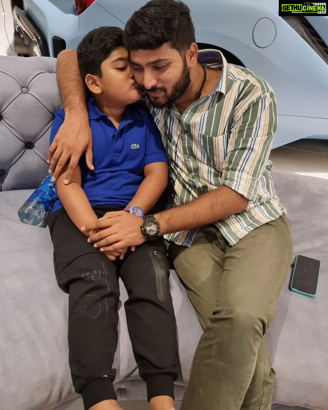 Prasanna Instagram - I know that you know that I love you! You know that I know that you love me! Wish we could slide back in time and ride the imaginary elephant, go around in a cycle as bus driver n conductor, play cricket, simply oor suthify. Though we know that we can't go to those times back, we now know that very well that we have got each other's back. You deserve all the good in life, and I can't wait to see you have all that for yourself. Happy birthday, da thambi. God bless.❤️