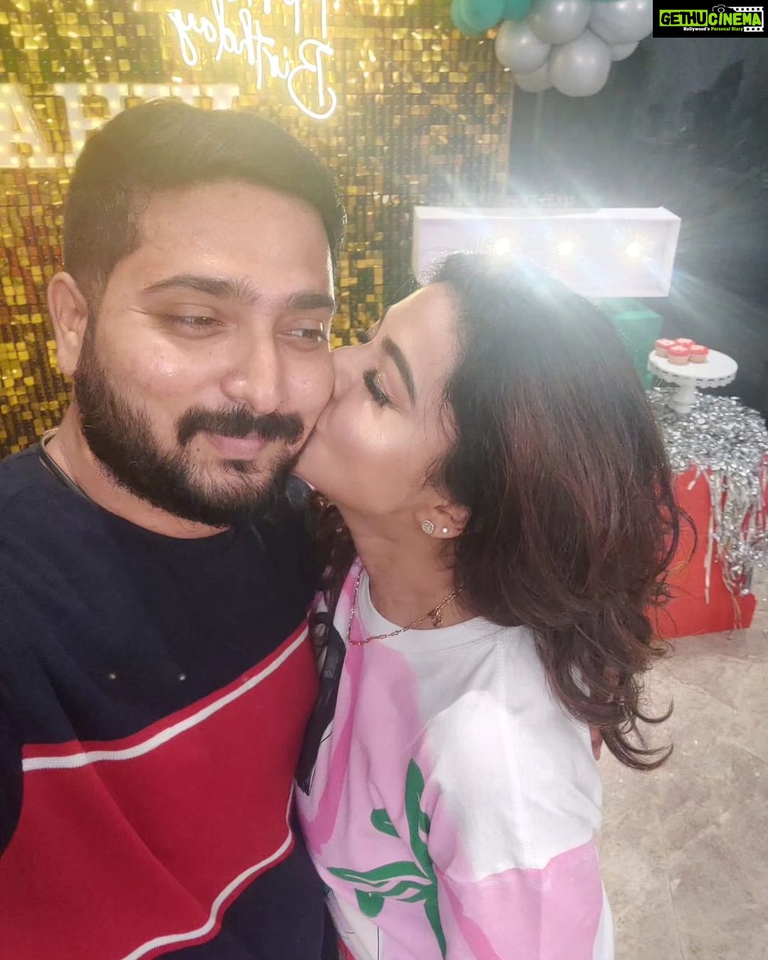 Prasanna Instagram - I know that you know that I love you! You know that I know that you love me! Wish we could slide back in time and ride the imaginary elephant, go around in a cycle as bus driver n conductor, play cricket, simply oor suthify. Though we know that we can't go to those times back, we now know that very well that we have got each other's back. You deserve all the good in life, and I can't wait to see you have all that for yourself. Happy birthday, da thambi. God bless.❤️