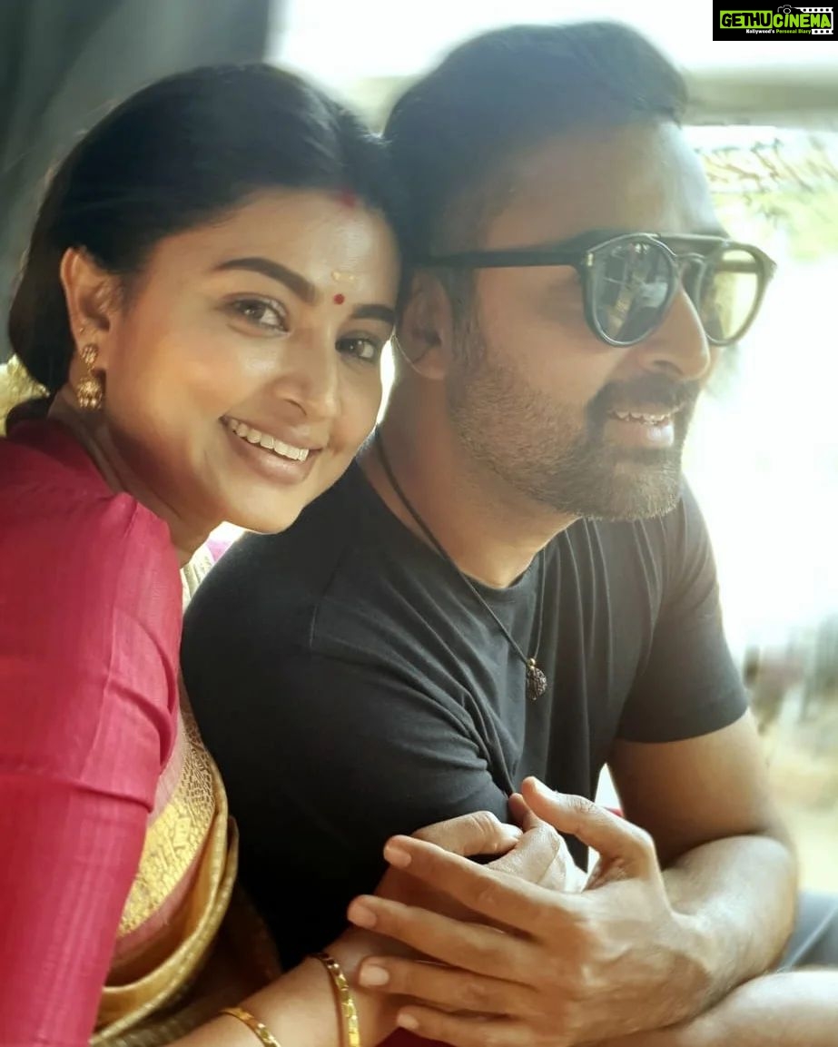 Prasanna Instagram - She is not just my girl. She is My girl, my home, my heart, my soul, my nest and all the rest. Happy Valentine's day ❤️ #happyvalentinesday #sheismyrock #sheismyeverything #myheartandsoul❤️ ♥ my heart ♥