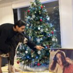 Prateik Babbar Instagram – december 13th 2022 on my mother’s 36th death anniversary ❤️♾️

happy holidays from chico & prat 🎄❤️ Chico’s Home