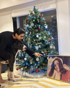 Prateik Babbar Instagram - december 13th 2022 on my mother’s 36th death anniversary ❤️♾️

happy holidays from chico & prat 🎄❤️