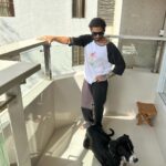 Prateik Babbar Instagram - catching my light.. ☀️ #2023 #HomeBound #NoFilter 🔱