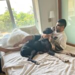 Prateik Babbar Instagram – morning routine.. 🤍 Chicos Bed!!