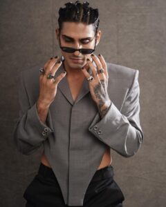 Prateik Babbar Instagram - @gq 🖤 you know how we do❕ jacket : @alterx.x shoes : @voganow shades : @calvinklein jewels : @alexandermcqueen @harleydavidson styled by my genius brotha @rahulvijay1988 & yours truly 🖤 shoutout❕my glam dream team❕ hair : @kaustubhpevekar @kaustubh_pevekar makeup : @kajol_kanther @makeupbykanther bts : @pushkar_soni4777 photographed by ace @montypanesarphotography 🙏🏽 #GQMOTY2022 @gqindia 🖤 GQ Men of the Year Awards night