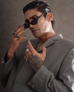 Prateik Babbar Instagram - @gq 🖤

you know how we do❕

jacket : @alterx.x 
shoes : @voganow 
shades : @calvinklein 
jewels : @alexandermcqueen @harleydavidson 

styled by my genius brotha @rahulvijay1988 & yours truly 🖤

shoutout❕my glam dream team❕
hair : @kaustubhpevekar @kaustubh_pevekar 
makeup : @kajol_kanther @makeupbykanther 
bts : @pushkar_soni4777 

photographed by ace @montypanesarphotography 🙏🏽

#GQMOTY2022 @gqindia 🖤