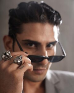 Prateik Babbar Instagram - @gq 🖤

you know how we do❕

jacket : @alterx.x 
shoes : @voganow 
shades : @calvinklein 
jewels : @alexandermcqueen @harleydavidson 

styled by my genius brotha @rahulvijay1988 & yours truly 🖤

shoutout❕my glam dream team❕
hair : @kaustubhpevekar @kaustubh_pevekar 
makeup : @kajol_kanther @makeupbykanther 
bts : @pushkar_soni4777 

photographed by ace @montypanesarphotography 🙏🏽

#GQMOTY2022 @gqindia 🖤