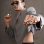 Prateik Babbar Instagram – @gq 🖤

you know how we do❕

jacket : @alterx.x 
shoes : @voganow 
shades : @calvinklein 
jewels : @alexandermcqueen @harleydavidson 

styled by my genius brotha @rahulvijay1988 & yours truly 🖤

shoutout❕my glam dream team❕
hair : @kaustubhpevekar @kaustubh_pevekar 
makeup : @kajol_kanther @makeupbykanther 
bts : @pushkar_soni4777 

photographed by ace @montypanesarphotography 🙏🏽

#GQMOTY2022 @gqindia 🖤 GQ Men of the Year Awards night