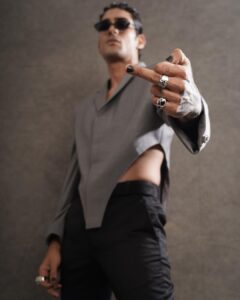 Prateik Babbar Instagram - @gq 🖤 you know how we do❕ jacket : @alterx.x shoes : @voganow shades : @calvinklein jewels : @alexandermcqueen @harleydavidson styled by my genius brotha @rahulvijay1988 & yours truly 🖤 shoutout❕my glam dream team❕ hair : @kaustubhpevekar @kaustubh_pevekar makeup : @kajol_kanther @makeupbykanther bts : @pushkar_soni4777 photographed by ace @montypanesarphotography 🙏🏽 #GQMOTY2022 @gqindia 🖤 GQ Men of the Year Awards night