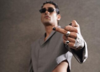 Prateik Babbar Instagram - @gq 🖤 you know how we do❕ jacket : @alterx.x shoes : @voganow shades : @calvinklein jewels : @alexandermcqueen @harleydavidson styled by my genius brotha @rahulvijay1988 & yours truly 🖤 shoutout❕my glam dream team❕ hair : @kaustubhpevekar @kaustubh_pevekar makeup : @kajol_kanther @makeupbykanther bts : @pushkar_soni4777 photographed by ace @montypanesarphotography 🙏🏽 #GQMOTY2022 @gqindia 🖤 GQ Men of the Year Awards night