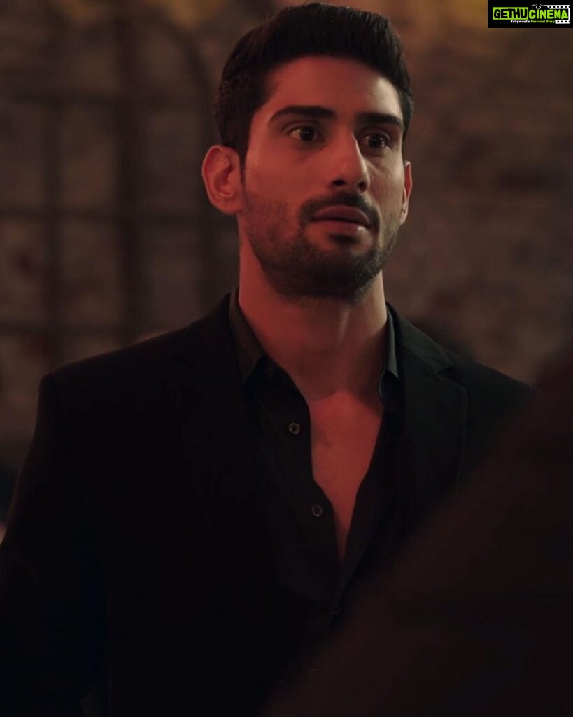 Prateik Babbar Instagram - The only bartender we’d pick over shots! Drop a 🙌 if you agree!! #FourMoreShotsPlease S3, new season out now!