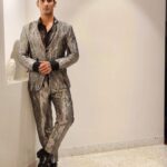 Prateik Babbar Instagram – about that night for #GqBestDressed2022 🖤

outfit by maestros : @rajeshpratapsinghworks & @rohitgandhirahulkhanna 🖤
shoes : @louboutinworld 
jewellery : @harleydavidson 

styled by my genius brotha @rahulvijay1988 🖤

shout out to my glam dream team 🖤
makeup : @kajol_kanther @makeupbykanther 
hair : @kaustubhpevekar 
photography : @pushkar_soni4777 

@gqindia 🖤