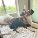 Prateik Babbar Instagram – morning routine.. 🤍 Chicos Bed!!