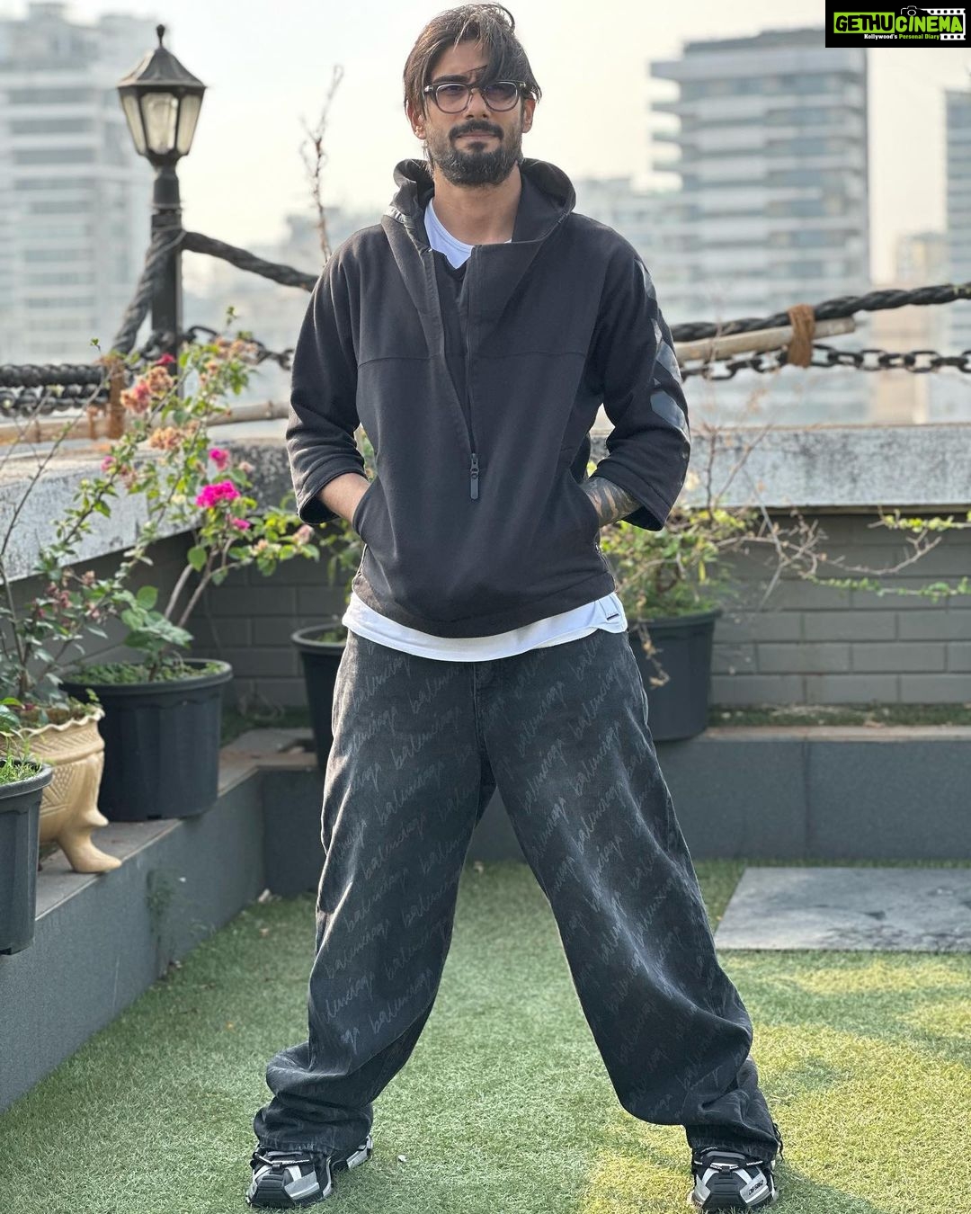 Prateik Babbar Instagram - #random #2023 🩶