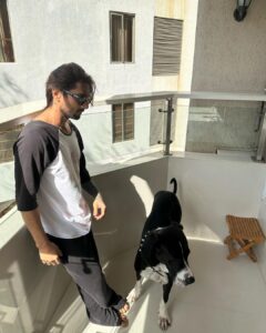 Prateik Babbar Instagram - catching my light.. ☀️

#2023 #HomeBound #NoFilter 🔱