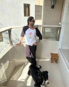 Prateik Babbar Instagram - catching my light.. ☀️

#2023 #HomeBound #NoFilter 🔱