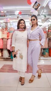 Pratheeksha G Pradeep Instagram - Wait for the End 😎😁 with @amrutha_s_ganesh & @pratheekshapgp 

 🎥 @midhinlal
.
.
.
.
#friendship #friendshipgoals #music #reels #style #happy #girls #trendingreels