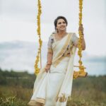 Pratheeksha G Pradeep Instagram - ONAM…💜 Makeup&Hair💄:@vanvis_makeup_artistry Costume👗 :@for_ever_designs Flower🌸:@blackgold_designingstudio Camera📸:@nbn_uthradam_ Edits📸:@sam_retouch Special thanks to @itz_me_vivek_v_raj_rwh @rajanwatchhouse Thiruvananthapuram, Kerala, India
