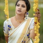 Pratheeksha G Pradeep Instagram - 💜 . Makeup&Hair💄:@vanvis_makeup_artistry Costume👗 :@for_ever_designs Flower🌸:@blackgold_designingstudio Camera📸:@nbn_uthradam_ Edits📸:@sam_retouch Special thanks to @itz_me_vivek_v_raj_rwh @rajanwatchhouse Thiruvananthapuram, Kerala, India